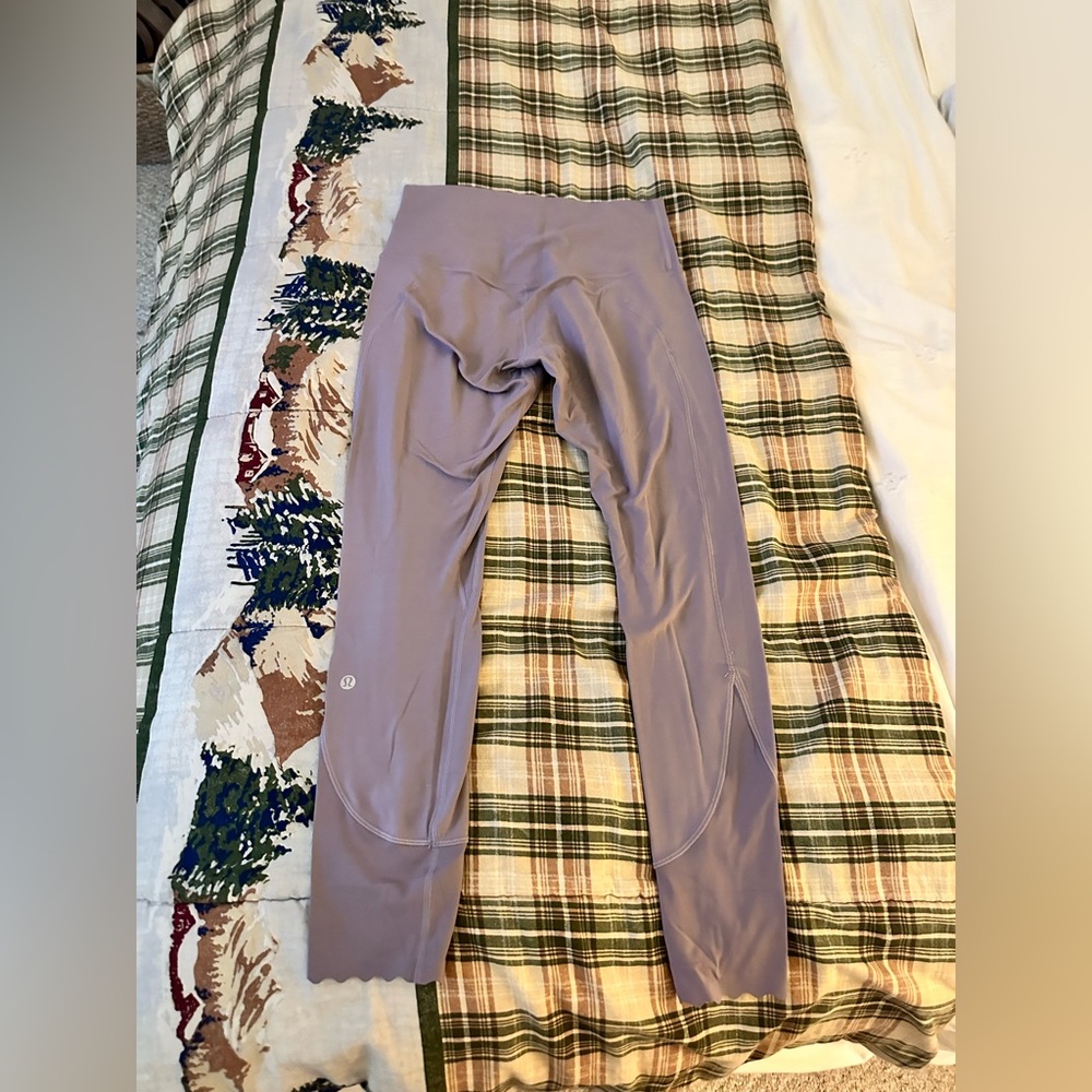 Lululemon Leggings, cute decal on the bottom!